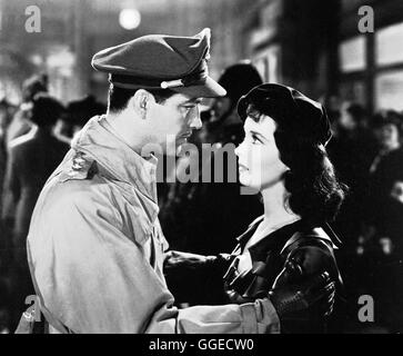 IHR ERSTER MANN / Waterloo Bridge USA 1940 / Mervyn LeRoy Szene Mit ROBERT TAYLOR (Roy Cronin) Und VIVIEN LEIGH (Myra Lester). Regie: Mervyn LeRoy aka. Waterloo Bridge Stockfoto