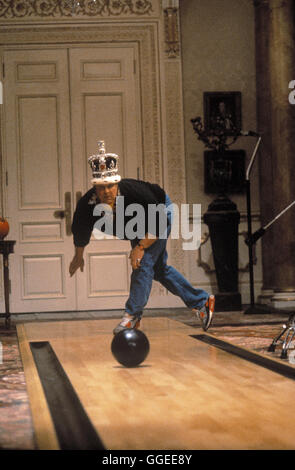 KING RALPH / King Ralph USA 1990 / David S. Ward King Ralph (JOHN GOODMAN) Beim Bowling.  Regie: David S. Ward aka. Ralph König Stockfoto