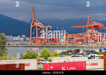 Containerhafen im Hafen von Vancouver. Stockfoto