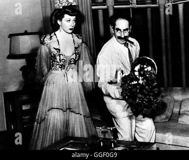 EINE NACHT IN CASABLANCA / eine Nacht in Casablanca USA 1946 / Archie Mayo GROUCHO MARX, LISETTE VEREA in "A Night in Casablanca", 1946-Regie: Archie Mayo aka. Eine Nacht in Casablanca Stockfoto