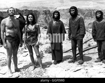 PLANET DER AFFEN / Planet Of The Apes USA 1967 / Franklin J. Schaffner CHARLTON HESTON (Taylor), LINDA HARRISON (Nova), KIM HUNTER (Zira), in "Planet der Affen", 1967. Regie: Franklin J. Schaffner aka. Planet der Affen Stockfoto