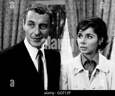 VIER SCHLÜSSEL / BRD 1965 / Jürgen Roland GÜNTHER UNGEHEUER (Ford), MONIKA PEITSCH (Silvia), Im Kriminalfilm: "Vier Schlüssel", 1965. Regie: J Rgen Roland Stockfoto