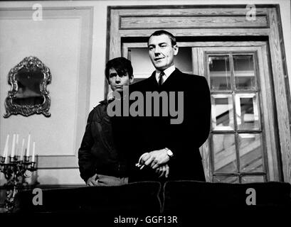 VIER SCHLÜSSEL / BRD 1965 / Jürgen Roland JÜRGEN DRAEGER (Informant Jensen), GÜNTHER UNGEHEUER (Ford), Im Kriminalfilm: "Vier Schlüssel", 1965. Regie: J Rgen Roland Stockfoto