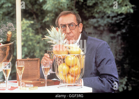 BEI MIR Stück SIE RICHTIG / D 1990 / Ulrich Stark DIETER HALLERVORDEN (Willi Kritz) Regie: Ulrich Stark Stockfoto