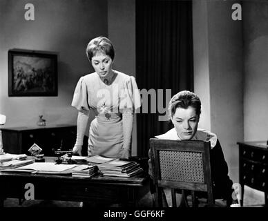 MÄDCHEN IN UNIFORM / Deutschland 1958 / Geza von Radvaanyi LILLI PALMER, ROMY SCHNEIDER in Einer Filmszene aus "Mädchen in Uniform", 1958. Regie: Geza von Radvanyi Stockfoto