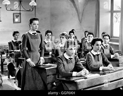 MÄDCHEN IN UNIFORM / Deutschland 1958 / Geza von Radvaanyi ROMY SCHNEIDER in Einer Filmszene aus "Mädchen in Uniform", 1958. Regie: Geza von Radvanyi Stockfoto