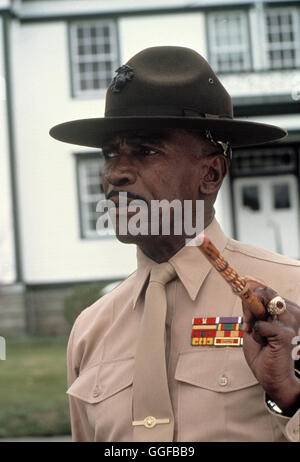 EIN folgten UND GENTLEMAN / ein Offizier und Gentleman USA 1981 / Taylor Hackford LOUIS GOSSETT Jr. (Sergeant Emil Foley) Regie: Taylor Hackford aka. Ein Offizier und Gentleman Stockfoto