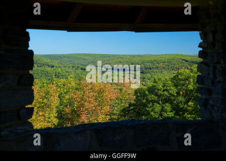 Memorial Tower Aussicht, Heuhaufen Mountain State Park, Connecticut Stockfoto