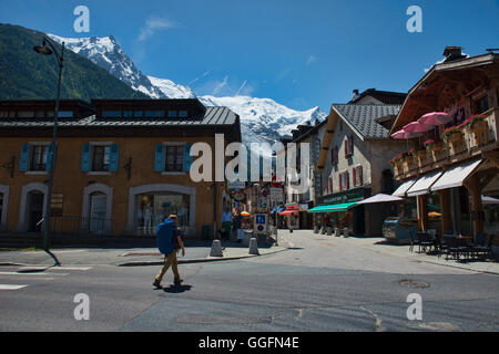 Zentrum der Europäischen Alpinismus, Mont Blanc überragt, Chamonix, Frankreich Stockfoto