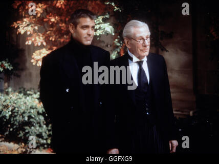 & ROBIN BATMAN / Batman & Robin USA 1997 / Joel Schumacher GEORGE CLOONEY (Bruce Wayne/Batman), MICHAEL GOUGH (Alfred)-Regie: Joel Schumacher aka. Batman & Robin Stockfoto