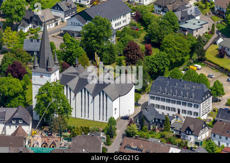 Romanische Basilika von St. Clement, St Clement Kirche, das ehemalige Zisterzienserkloster in Drolshagen, Drolshagen Antenne anzeigen, Stockfoto