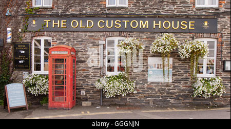 Das Old Custom House Pub in Padstow, England Stockfoto