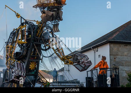 Hayle, Cornwall, UK. Die Fahrkunst. Die größte mechanische Puppe, die in Großbritannien gebaut werden Stockfoto