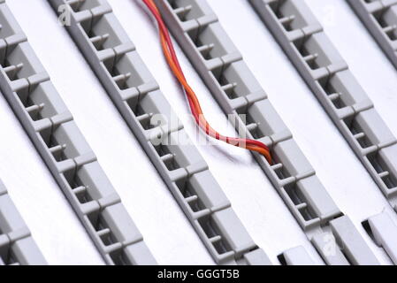 Telekommunikation-Hauptverteiler mit Kabeln, Nahaufnahme Stockfoto