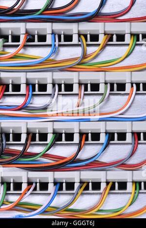 Telekommunikation-Hauptverteiler mit Kabeln, Nahaufnahme Stockfoto