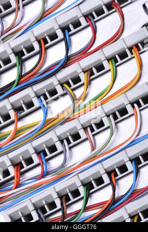 Telekommunikation-Hauptverteiler mit Kabeln, Nahaufnahme Stockfoto