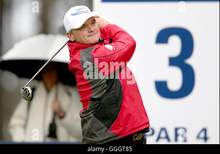 Schottlands Paul Lawrie am dritten Abschlag während des zweiten Tages des Paul Lawrie Match Play in Archerfield Links, East Lothian. DRÜCKEN SIE VERBANDSFOTO. Bilddatum: Freitag, 5. August 2016. Siehe PA Geschichte Golf Archerfield. Bildnachweis sollte lauten: Jane Barlow/PA Wire. EINSCHRÄNKUNGEN: Nur für redaktionelle Zwecke. Keine kommerzielle Nutzung. Keine falsche kommerzielle Vereinigung. Keine Videoemulation. Keine Bildbearbeitung. Stockfoto