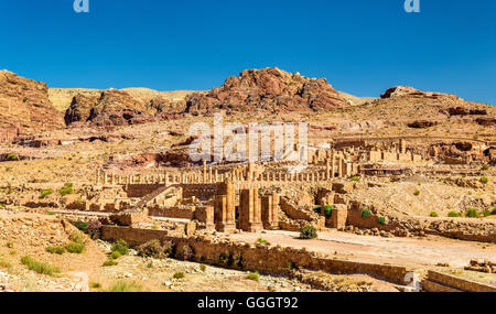 Ansicht des großen Tempels und gewölbte Tor am Petra, Jordanien Stockfoto