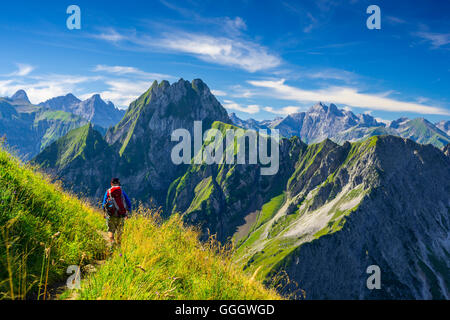 Geographie/Reisen, Deutschland, Bayern, Laufbacher Eck-Weg (Eck), einer Panoramahoehenweg vom Nebelhorn (Peak) in Oy Tal, hinter dem Hoefats (Berg), 2259 m, Allgäuer Alpen, Allgäu, Freedom-Of - Panorama Stockfoto