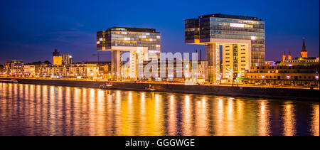 Geographie/Reisen, Deutschland, Nordrhein-Westfalen, Kran Häuser am Rhein, Dämmerung, Köln, Freedom-Of - Panorama Stockfoto