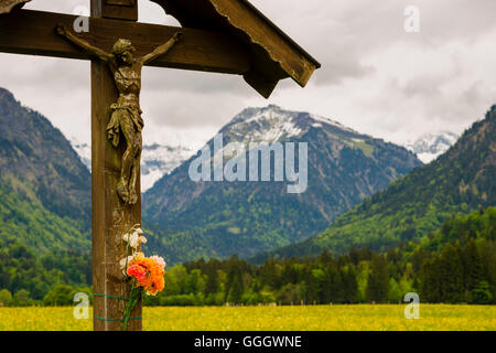 Geographie/Reisen, Deutschland, Bayern, Kalvarienberg mit Statue von Christus, Loretto Wiesen am Oberstdorf, Allgäuer Alpen, Allgäu, Freedom-Of - Panorama Stockfoto