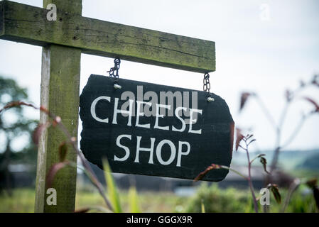 Käse-Shop Zeichen, Northumberland, UK Stockfoto