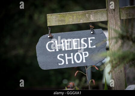 Käse-Shop Zeichen, Northumberland, UK Stockfoto