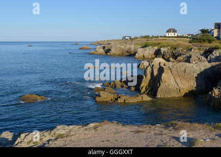 Felsigen wilden Küste (Côte Sauvage in französischer Sprache) von Le Pouliguen in der Region Pays De La Loire in Westfrankreich Stockfoto