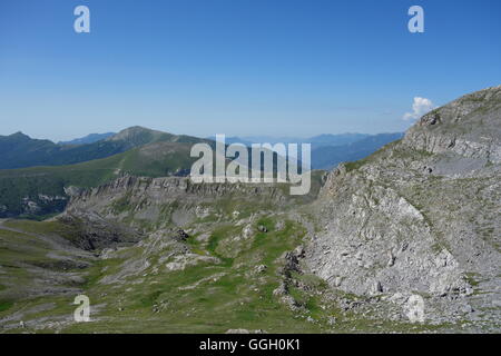 Blick auf die Grenze Ridge Road, auf dem Weg zur Punta Marguareis, Ligurische Alpen, Italien/Frankreich Stockfoto