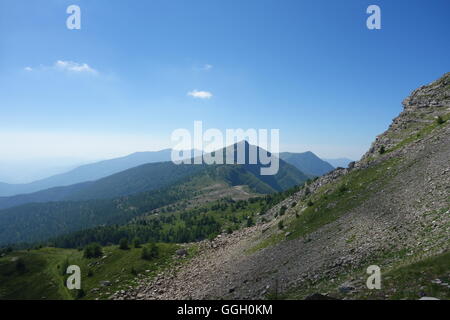 Blick über den Grat zwischen Vallon du Réfrei und Valle d'Upega und Grenze Ridge Road, Ligurische Alpen, Italien/Frankreich Stockfoto