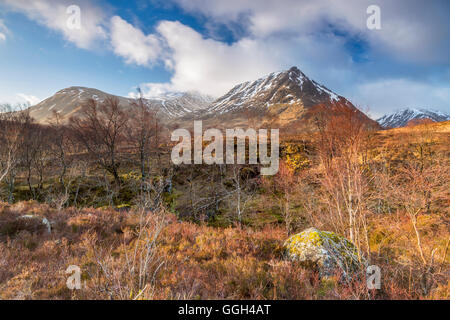 SRON Na Creise & Stob ein ' Ghlais Choire und Fluss Coupall bei Glen Etive, Highlands, Schottland, Vereinigtes Königreich, Europa. Stockfoto