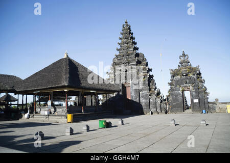 Capmus der Pura Besakih-Tempel, Indonesien. Tempelanlage in das Dorf Besakih an den Hängen des Mount Agung in Ost-Bali, Stockfoto