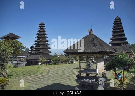 Capmus der Pura Besakih-Tempel, Indonesien. Tempelanlage in das Dorf Besakih an den Hängen des Mount Agung in Ost-Bali, Stockfoto