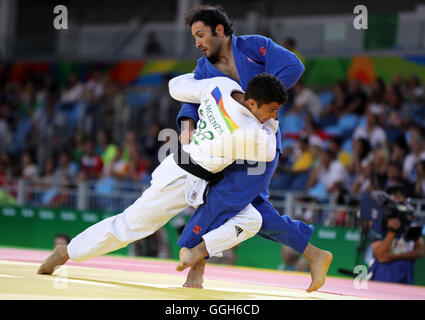 Großbritanniens Ashley McKenzie in Aktion gegen Oslo Bekir bei der Herren-60 kg Runde der letzten 32 am ersten Tag der Olympischen Spiele in Rio, Brasilien. Stockfoto