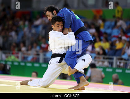 Großbritanniens Ashley McKenzie in Aktion gegen Oslo Bekir bei der Herren-60 kg Runde der letzten 32 am ersten Tag der Olympischen Spiele in Rio, Brasilien. Stockfoto