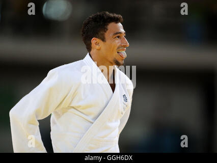 Großbritanniens Ashley McKenzie in Aktion gegen Türkeis Oslo Bekir bei der Herren-60 kg Runde der letzten 32 am ersten Tag der Olympischen Spiele in Rio, Brasilien. Stockfoto