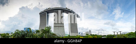 Singapur-Januar 15, 2016: Marina Bay Sands Hotel mit Infinity-pool Stockfoto