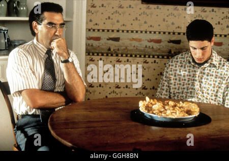 AMERICAN PIE / American Pie USA 1998 / Chris Weitz Jims Dad (EUGENE LEVY), Jim (JASON BIGGS)-Regie: Chris Weitz aka. American Pie Stockfoto