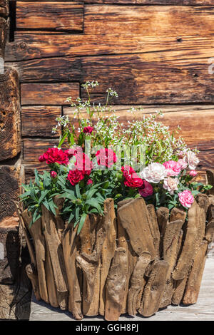 Geographie/Reisen, Italien, Südtirol, Blumenschmuck bei einer Alphütte auf dem Klausberg in der Nähe von Steinhaus, Ahrntal (Ahrntal), Additional-Rights - Clearance-Info - Not-Available Stockfoto