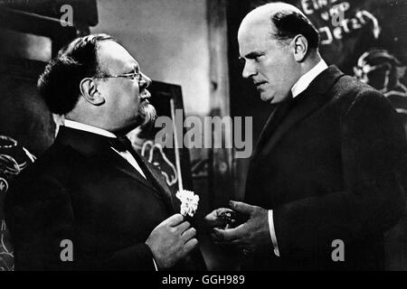 DER BLAUE ENGEL / Deutschland 1930 / Josef von Sternberg Szene Mit Prof. Immanuel Rath (EMIL JANNINGS)-Regie: Josef von Sternberg Stockfoto