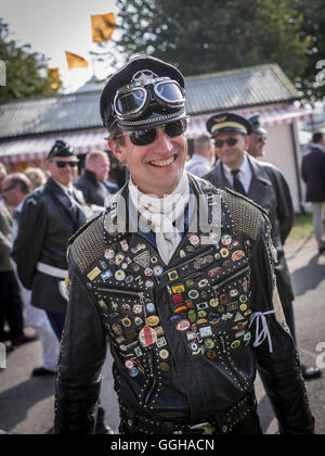 Besucher angezogen als Rocker, Goodwood Revival 2014, Racing Sport, Oldtimer, Goodwood, Chichester, Sussex, England, große Britai Stockfoto