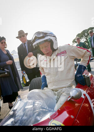 John Surtees im 1964 Ferrari 158, Goodwood Revival 2014, Rennsport, Oldtimer, Goodwood, Chichester, Sussex, England, Gre Stockfoto