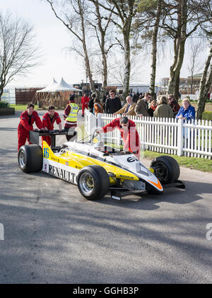 1982 Renault RE30B Rennen Turbo Formel1 Rennwagen, 72. Mitgliederversammlung, Autorennen, Oldtimer, Chichester, Sussex, Unite Stockfoto