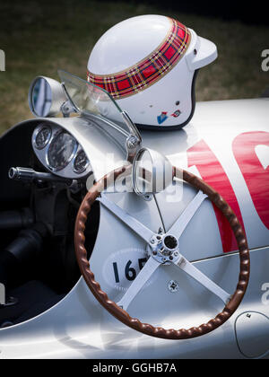 Mercedes W165, Helm von Sir Jackie Stewart, Goodwood Festival of Speed 2014, Rennen, Autorennen, Oldtimer, Chichester, Susse Stockfoto