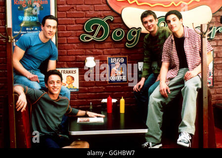 AMERICAN PIE 2 / American Pie 2 USA 2001 / J. B. Rogers Szene Mit Chris 'Oz' Ostreichischer (CHRIS KLEIN), Kevin Myers (THOMAS IAN NICHOLAS), Paul Finch (EDDIE KAYE THOMAS) Und Jim Levinstein (JASON BIGGS) Regie: J. B. Rogers aka. American Pie 2 Stockfoto
