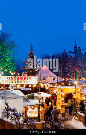 Weihnachtsmarkt, Muenchner Freiheit, Schwabing, München, Upper Bavaria, Bavaria, Germany Stockfoto