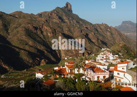 Dorf Tejeda und Roque Bentayga, Parque Rural del Nublo, natürliche zu bewahren, UNESCO-Biosphärenreservat, Zentrum der Insel, Gra Stockfoto