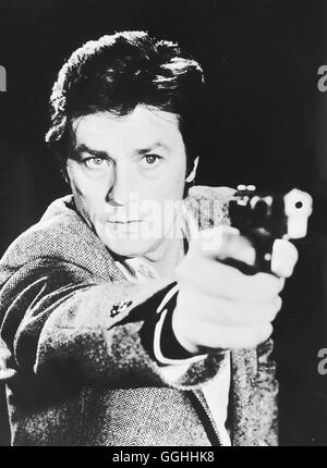 KILLER STELLEN SICH NICHT VOR / Trois Hommes A Abattre FRA 1980 / Jaques Deray Der Zocker Gerfaut (ALAIN DELON) Gerät Auf die Todesliste Eines Konzernbesitzers... Regie: Jacques Deray aka. Trois Hommes A Abattre Stockfoto