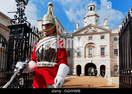 Wachablösung am Horse Guards Parade, Whitehall, Westminster, London, England, Vereinigtes Königreich Stockfoto