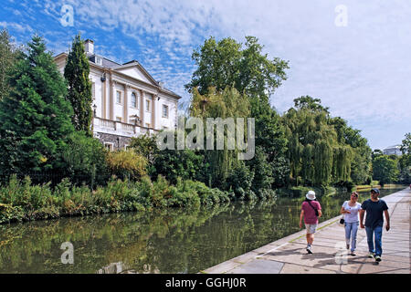 Mehrere Millionen teure Häuser entlang Regent es Canal in der Nähe von Regents Park, Camden, London, England, Vereinigtes Königreich Stockfoto